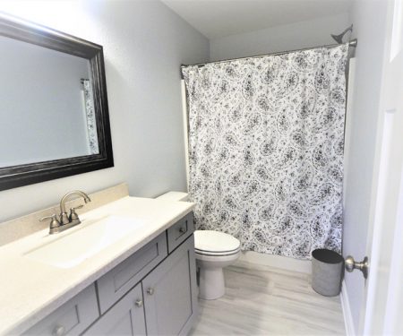 cottage-bathroom cottage-bathroom